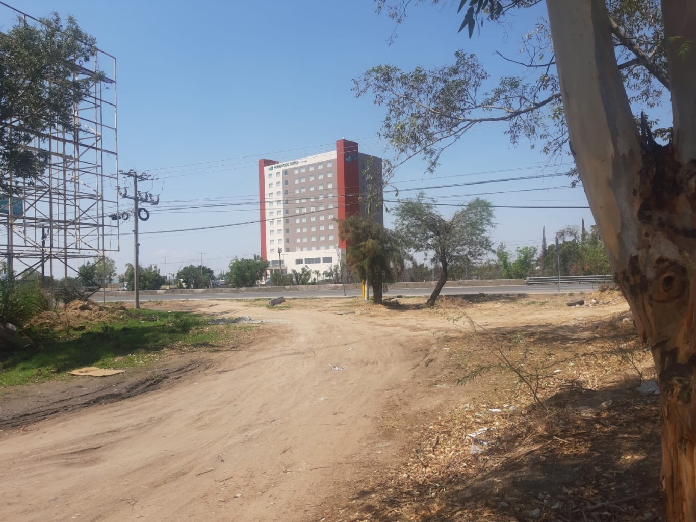 VENTA TERRENO, CARR. SILAO-LEON KM-157 A 1 KM. DEL AEROPUERTO GTO.